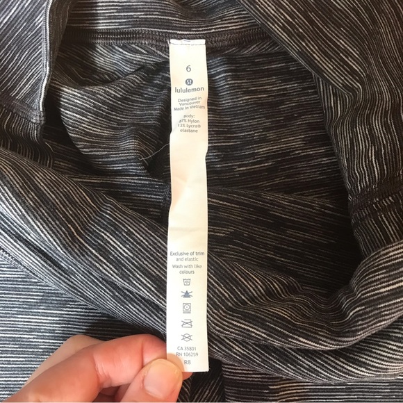 Lululemon Athletica Grey Navy Geometric Capris Leggings, EUC, 6 - Picture 5 of 14